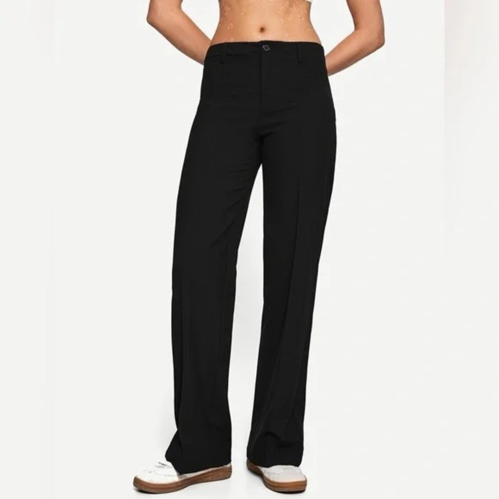 Bershka wide leg tailored pants in black size 0